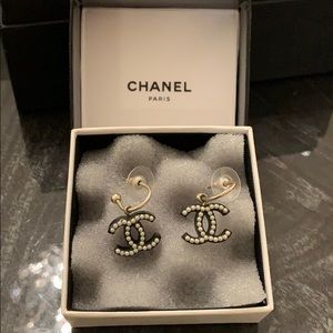 100% authentic Chanel dangling pearl earrings